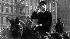 Československý prezident Tomáš Garrigue Masaryk na koni při přehlídce. | na serveru Lidovky.cz | aktuální zprávy