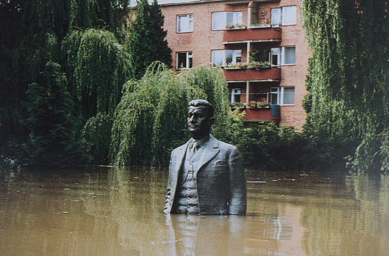 Repro fotografie z knihy Svědectví o potopě 1997 Otrokovice. 