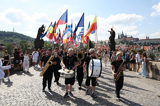 Úředníci, kteří se podíleli na předsednictví, si rozdělí odměnu 100 milionů