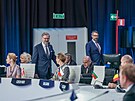 Premir Petr Fiala na summitu NATO v Madridu. V pozad esk vyslanec u Aliance...