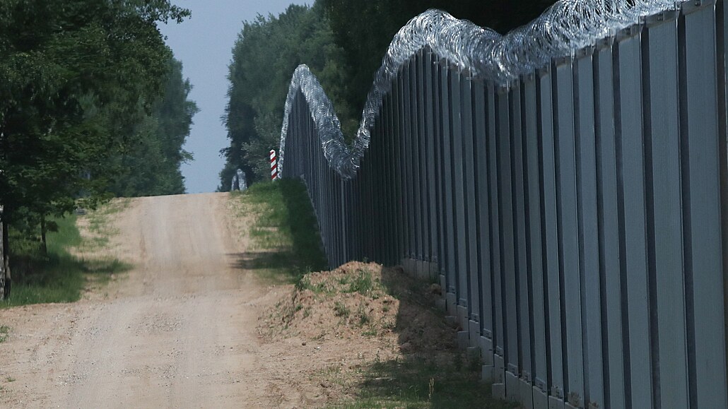 Pohled na nový plot na hranicích Polska s Bloruskem. (30. ervna 2022)