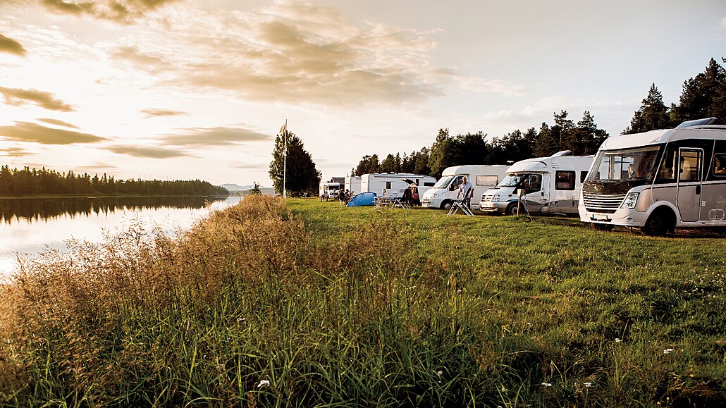 PRAGUE CAMP. Kemp na pra�ském ostrov� Císa�ská louka.