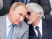 Bernie Ecclestone hovoří k ruskému prezidentovi Vladimiru Putinovi na Velké...