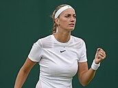 Česká tenistka Petra Kvitová se raduje ze získaného fiftýnu.