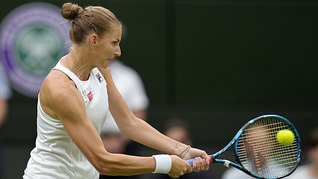 esk tenistka Karolna Plkov se ve druhm kole Wimbledonu opr do deru.