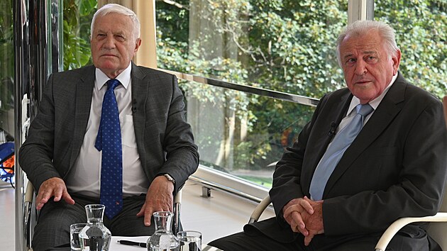 Bývalý český prezident Václav Klaus (vlevo) a slovenský expremiér Vladimír Mečiar (30. června 2022)