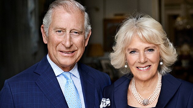 Princ Charles a jeho manželka Camilla na snímku fotografa Maria Testina pořízeného u příležitosti 70. narozenin vévodkyně z Cornwallu (2017)