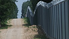 Pohled na nový plot na hranicích Polska s Bloruskem. (30. ervna 2022)
