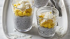 Chia pudink s mangem a kokosov�mi lup�nky