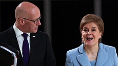 Skotská premiérka Nicola Surgeonová a poslanec Skotské národní strany John...