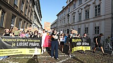 Demonstrace lidskoprávní organizace Amnesty International proti rozhodnutí...