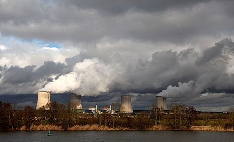 Jaderná elektrárna Cattenom, kterou vlastní spolenosti EDF. (14. února 2022)
