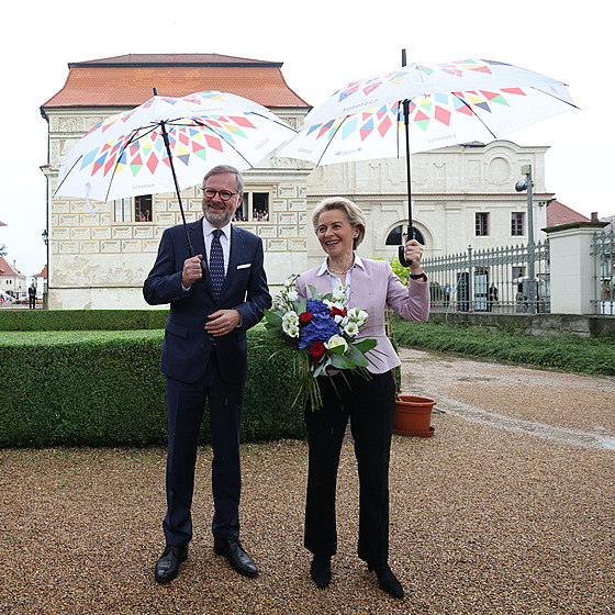Na zámku v Litomyšli vítá česká vláda delegaci předsedkyně Evropské komise...