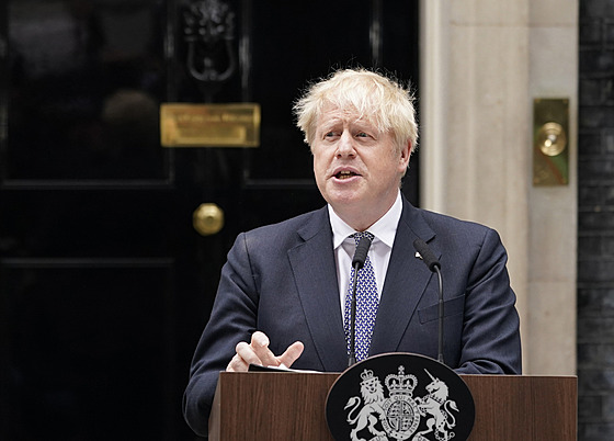 Boris Johnson oznámil, e odstupuje z pozice lídra britské Konzervativní...