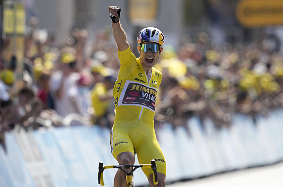 Wout van Aert slaví vítzství ve tvrté etap Tour de France