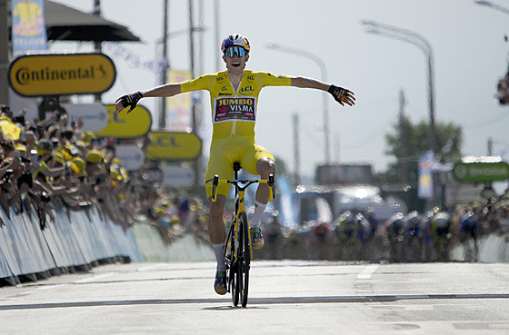 Wout van Aert slaví vítzství ve tvrté etap Tour de France