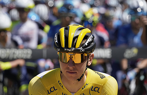 LÍDR. Tadej Pogaar ped startem sedmé etapy Tour de France.