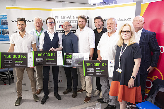 �ty�i scéná�e ocenila v tradi�ní sout�i Filmová nadace, která mezi jejich...