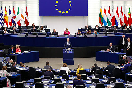 Premiér Petr Fiala na plénu Evropského parlamentu. (6. července 2022)