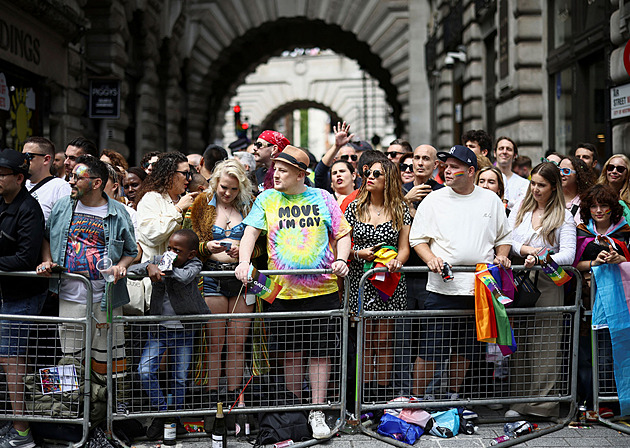OBRAZEM: Londýnem prošel pochod Pride. Účastníci oslavili jeho 50. výročí