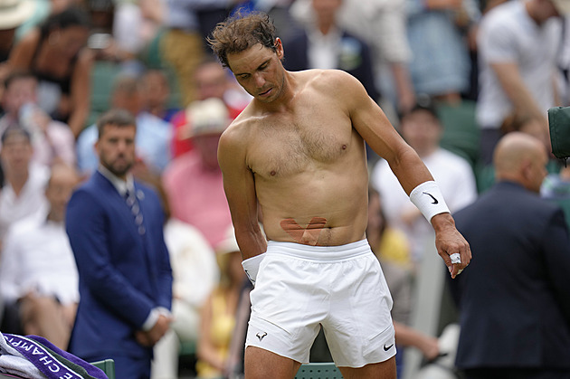 Nadal k semifinále Wimbledonu s Kyrgiosem nenastoupí, má trhlinu v břiše