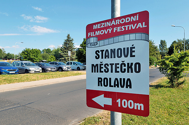 Ve stanovém městečku ve Varech: festival vyhrál nad splouváním Berounky