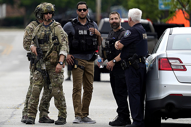 Chicagská policie zadržela mladíka podezřelého ze zastřelení šesti lidí v průvodu