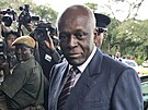 Bývalý angolský prezident José Eduardo dos Santos pijídí do mezinárodního...