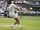 Rafael Nadal v zápase tetího kola Wimbledonu.