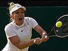 Simona Halepová v osmifinálovém zápase Wimbledonu.