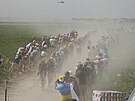 Peloton na kostkách v páté etap Tour de France