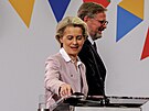 Pedsedkyn Evropské komise Ursula von der Leyenová a premiér Petr Fiala. (1....