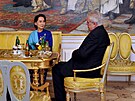 eský prezident Milo Zeman pivítal na Hrad vdkyni myanmarské opozice a...