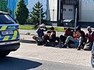 Policisté v Praze zadreli migranty. Skrývali se uvnit kamionu
