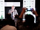Australský herec Geoffrey Rush hostem poadu KVIF Talk (7. ervence 2022).