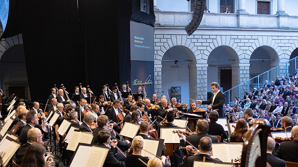 �eská filharmonie a dirigent Jakub Hr��a na festivalu Smetanova Litomy�l