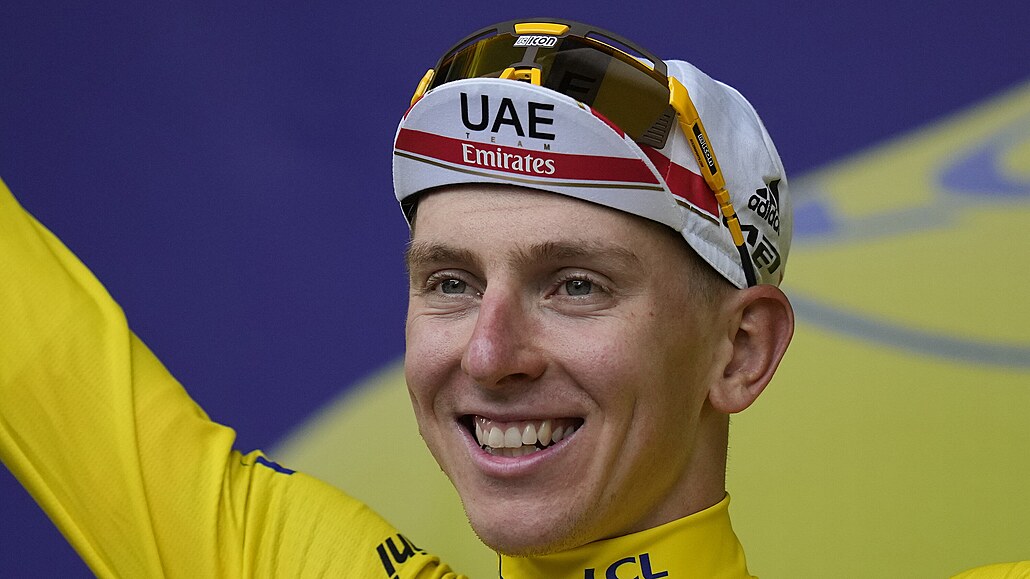 Slovinský cyklista Tadej Pogaar se po esté etap na Tour de France oblékl do...