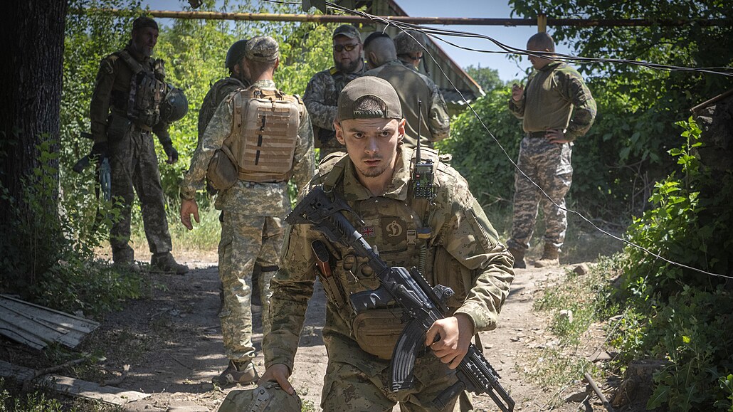 Ukrajintí vojáci na svých pozicích v Doncké oblasti (2. ervence 2022)