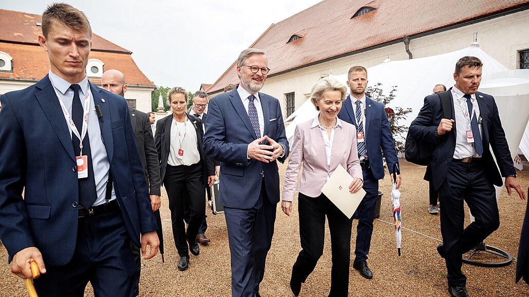 Premiér Petr Fiala spolu s předsedkyní Evropské komise Ursulou von der...