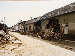 Velká povode v roce 1997 v Troubkách na Perovsku obec poniila. Na snímku je...