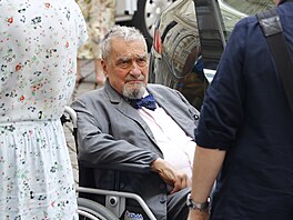 Na karlovarský festival v úterý dorazil Karel Schwarzenberg, spolen se svou...