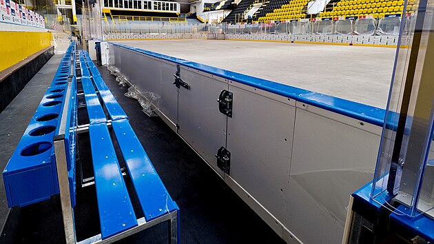 NOV RA. Ledov plocha na Hlinkov zimnm stadionu se zila na rozmry NHL a mantinely se vymnily za modern, prun.