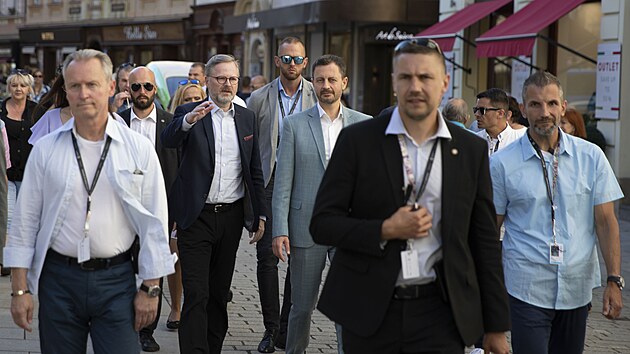 Premiér Petr Fiala a slovenský premiér Eduard Heger zavítali na filmový festival v Karlových Varech. (2. července 2022)