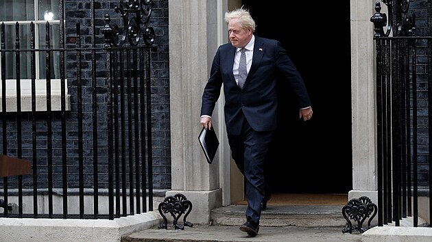 Britský premiér Boris Johnson přichází oznámit rezignaci na post lídra Konzervativní strany. (7. července 2022)