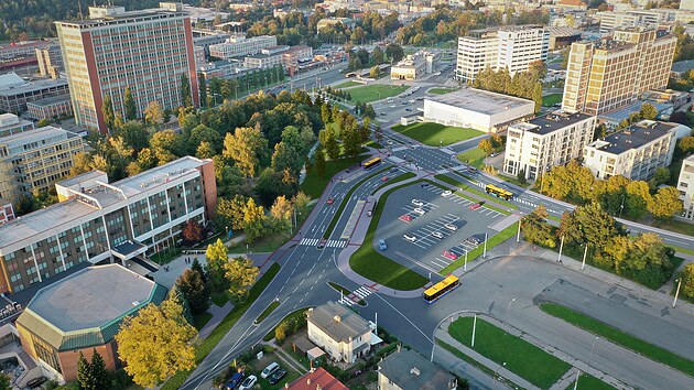 Nová podoba křižovatky Mostní a Březnická má být vstřícnější pro řidiče, chodce, cyklisty i hromadnou dopravu.