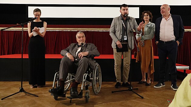 Karel Schwarzenberg se poprvé objevil na veřejnosti na invalidním vozíku na festivalu v Karlových Varech. (5.července 2022)