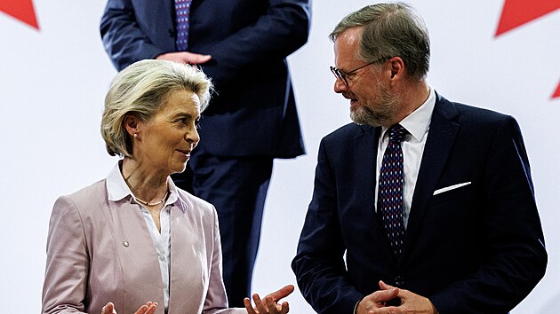 Český premiér Petr Fiala s předsedkyní Evropské komise Ursulou von der Leyenovou v Litomyšli. (1. července 2022)