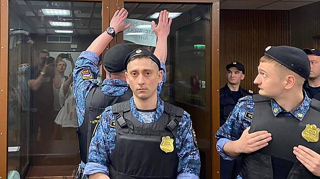 Moskevsk zastupitel Alexej Gorinov odsouzen na sedm let do vzen za kritiku rusk invaze na Ukrajinu dr npis potebujete pod tuhle vlku? (8. ervence 2022)