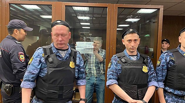 Moskevsk zastupitel Alexej Gorinov odsouzen na sedm let do vzen za kritiku rusk invaze na Ukrajinu dr npis potebujete pod tuhle vlku? (8. ervence 2022)
