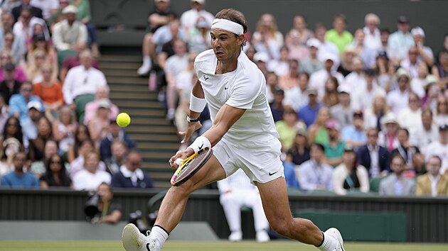 panl Rafael Nadal dobh balonek ve tvrtfinle Wimbledonu.